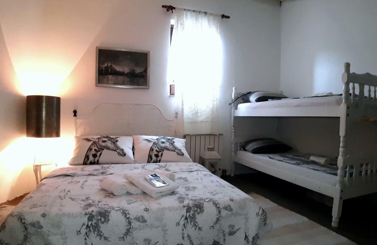Hostel Pansion Lion Sarajevo Buitenkant foto